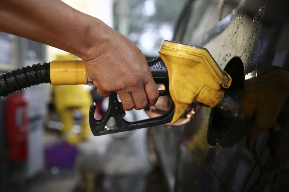 A man refuels his vehicle at a petrol station in Kuala Lumpur November 2, 2018. The Finance Ministry in a statement today said the price of RON97 would go down from RM2.53 per litre to RM2.49 per litre. — Picture by Yusof Mat Isa