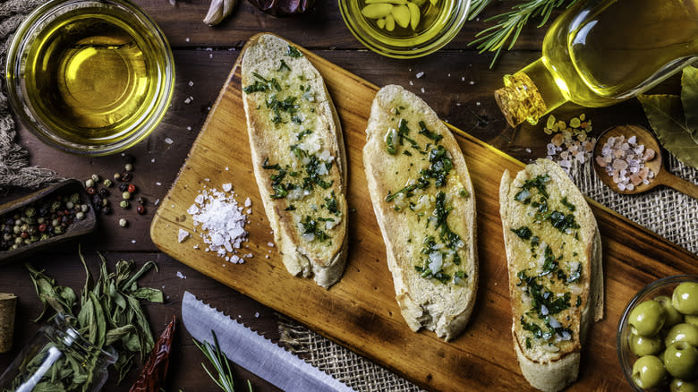 Garlic bread with seasonings