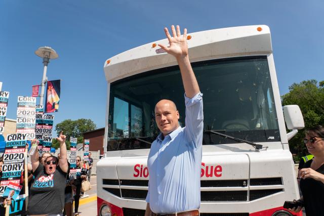 Scholten calls out MLB at Field of Dreams game