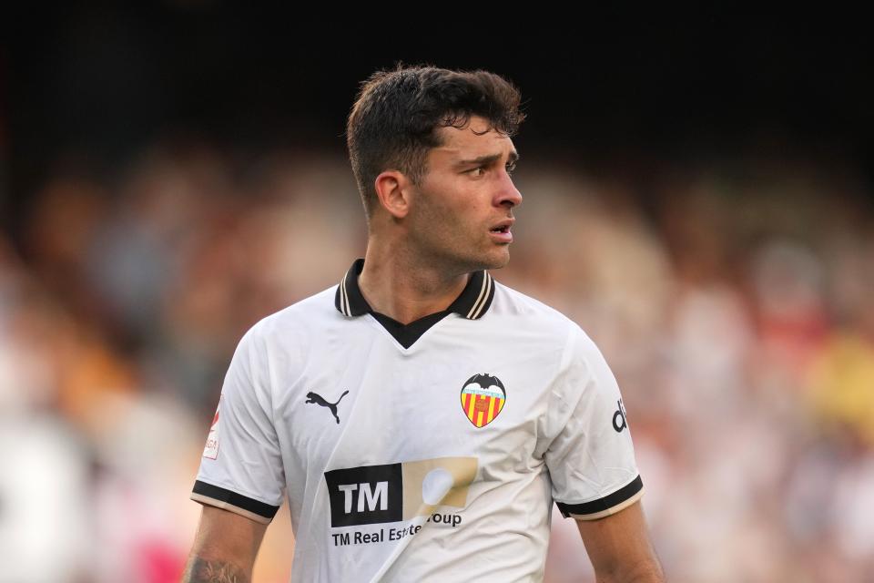 Valencia star Hugo Duro renews with the club until 2028