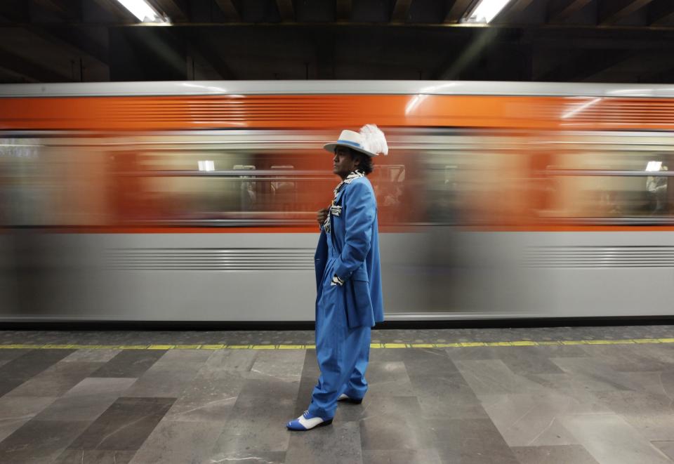 Jesus Gonzalez de la Rosa, dressed in "Pachuco" style, waits for the underground in Mexico City