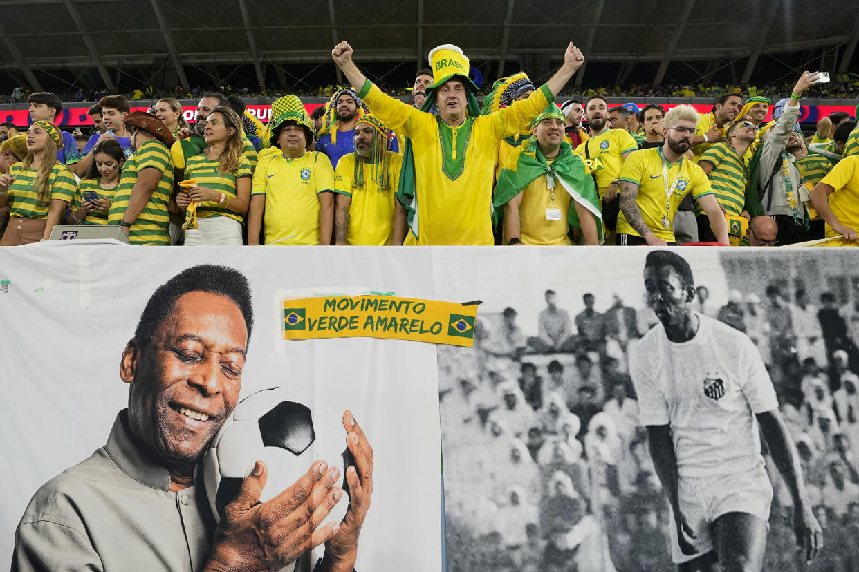 Brazil fans stand in front of a banner showing support for former Brazil player Pele during the World Cup match between Brazil and South Korea. (AP Foto/Martin Meissner)