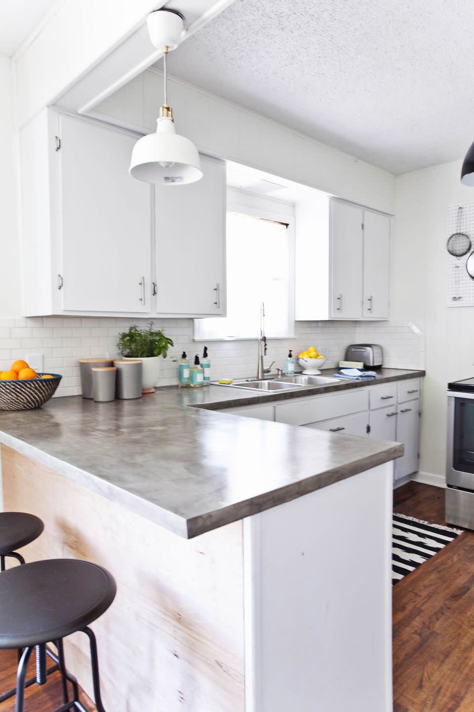 14 Times White Kitchen Cabinets Transformed A Space