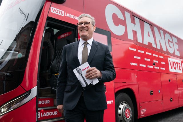 Sir Keir Starmer next to red election battlebus