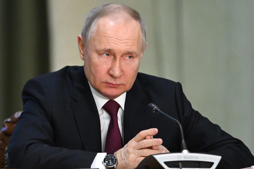 Kremlchef Wladimir Putin will mit der Stationierung von Atomwaffen nahe Polen im Westen Ängste vor einer atomaren Eskalation schüren, so die Analyse von Experten aus den USA. - Copyright: picture alliance / ASSOCIATED PRESS | Pavel Bednyakov