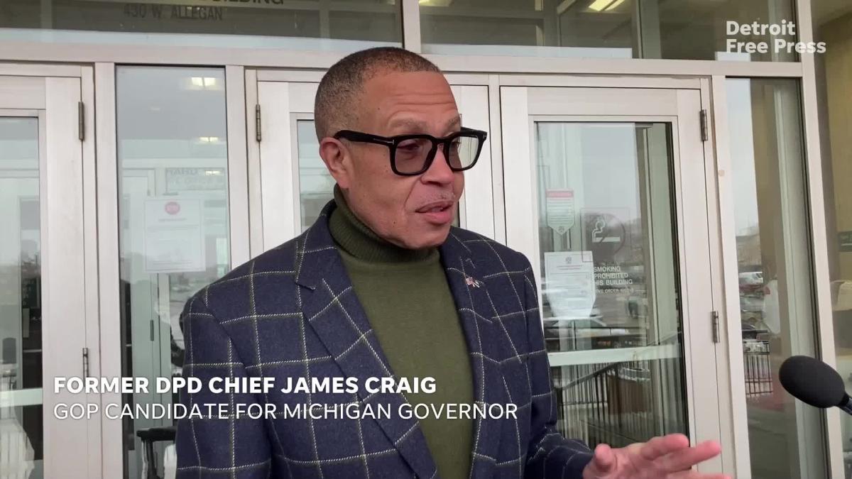 former-detroit-police-chief-james-craig-turns-in-signatures-to-run-for