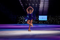 <b>Dorothy Hamill</b><br><br>Olympic gold medal ice skater Dorothy Hamill was one of the earliest icons of figure skating and was the first female athlete to sign a $1-million-a-year contract, which was with the Ice Capades. However, her wealth didn’t last. She filed for bankruptcy in 1996 and lost her ownership of the Ice Capades company. Despite her financial issues, in 2000 she was inducted to the World Figure Skating Hall of Fame. <br><br>Photo: Dorothy Hamill rehearses at the Verizon Center on November 16, 2009 in Washington, DC.