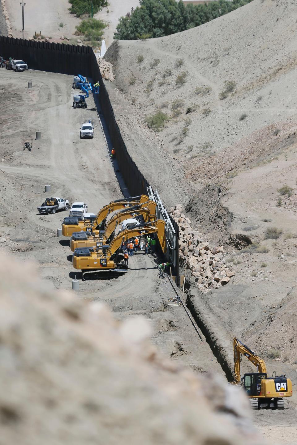 A viral video depicting a collapsing border wall was captured in June in Deming, New Mexico, not recently in Texas.