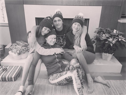 <p>Just like the rest of us, high fashion models wear sweats and pom pom hats with their families on Christmas. <i>Photo: <a href="https://www.instagram.com/p/_vRfWkh2l-/?taken-by=anwarhadid" rel="nofollow noopener" target="_blank" data-ylk="slk:@anwarhadid​;elm:context_link;itc:0;sec:content-canvas" class="link ">@anwarhadid​</a> </i></p>