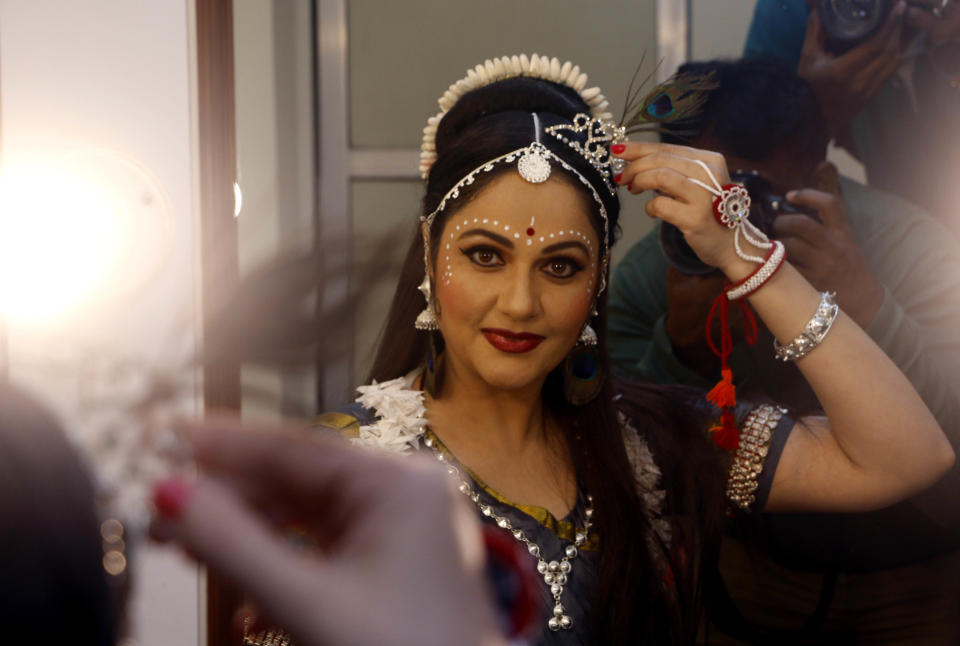 <p>Gracy Singh’s dance performance at ISKCON will remind you of her Lagaan days. </p>