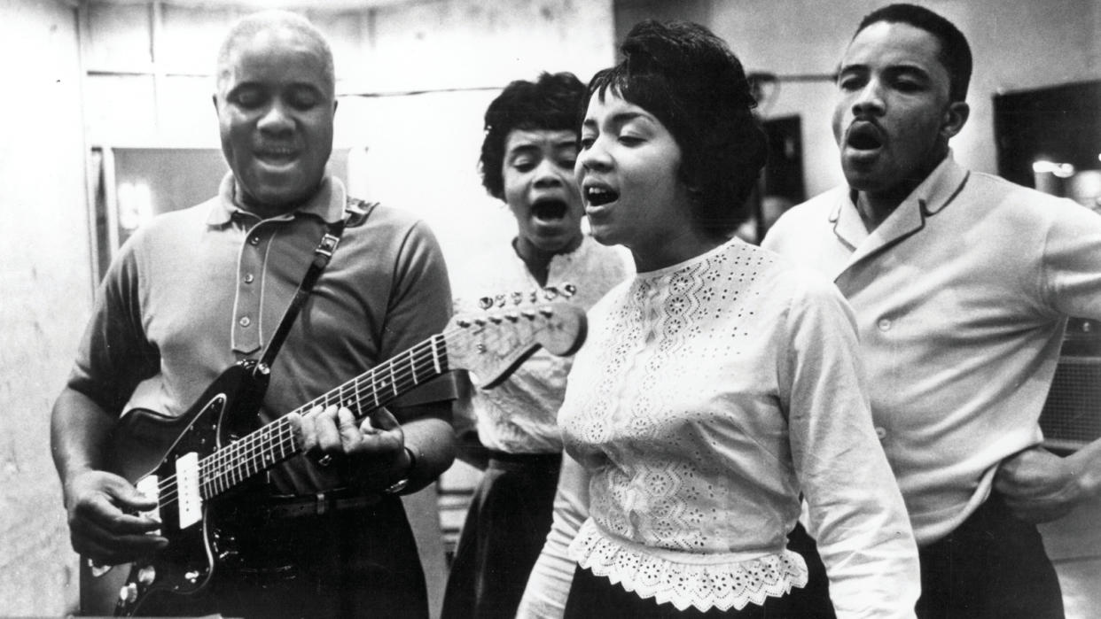  (from left) Pops (playing a Fender Jazzmaster), Cleotha, Pervis and Mavis record in the late 1960s. 