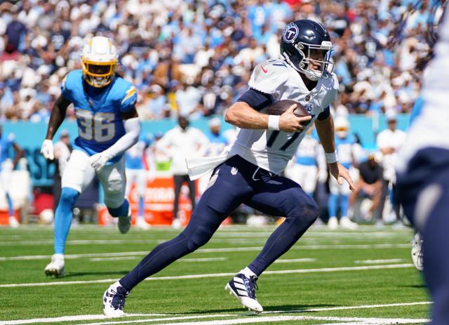 Tennessee Titans quarterback Ryan Tannehill (17) runs off the