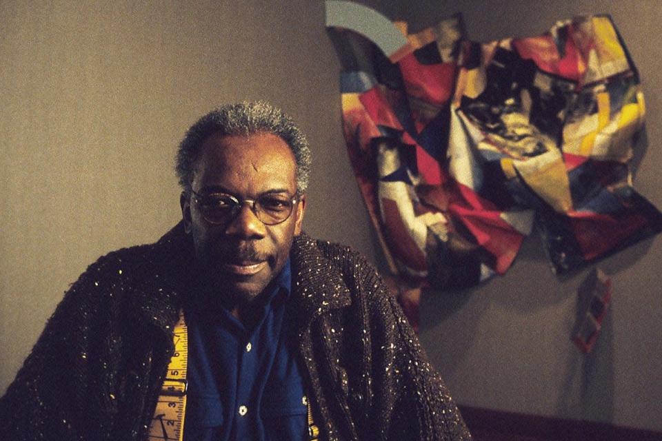 Sam Gilliam, who blurred the lines between painting and sculpture, died in June 2022. He was photographed by The Courier Journal in 2001.