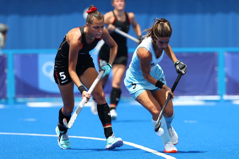 Foto del lunes de la argentina Agostina Alonso en acción ante la alemana Selin Oruz