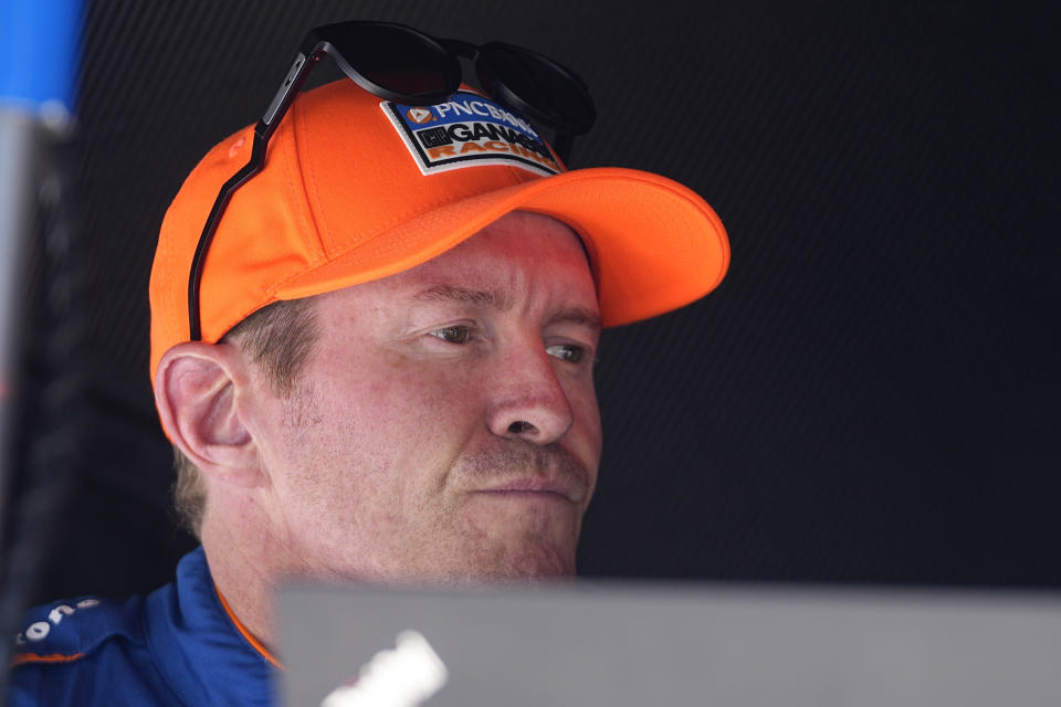 Scott Dixon, of New Zealand, talks with his crew following the final practice for the Indianapolis 500 auto race at Indianapolis Motor Speedway, Friday, May 26, 2023, in Indianapolis. (AP Photo/Darron Cummings)