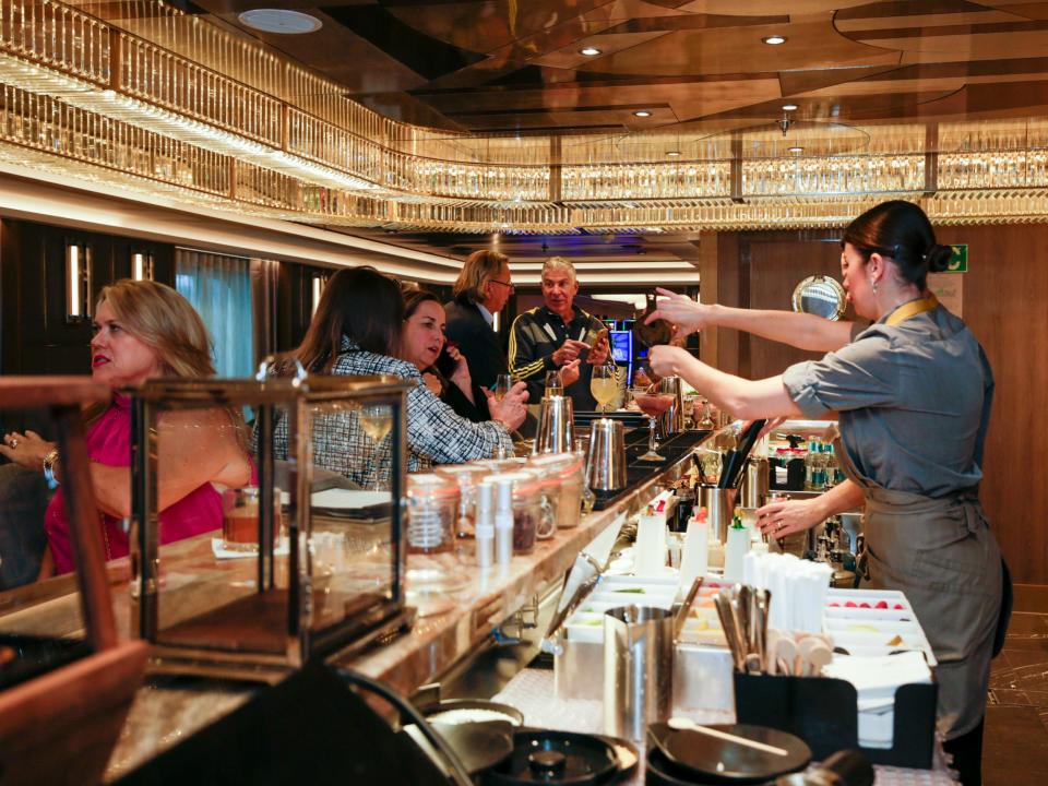 Bartenders in the Oceania Vista