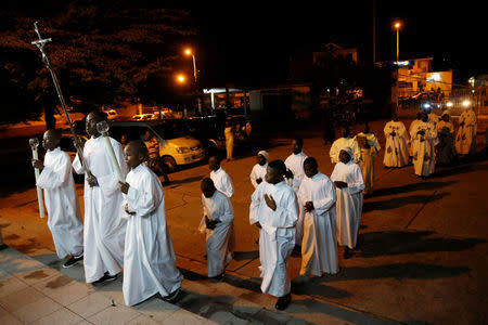 Altar boys march before the Christmas Eve mass at the Notre Dame de Kinshasa cathedral in Kinshasa, Democratic Republic of Congo, December 24, 2018. REUTERS/Baz Ratner