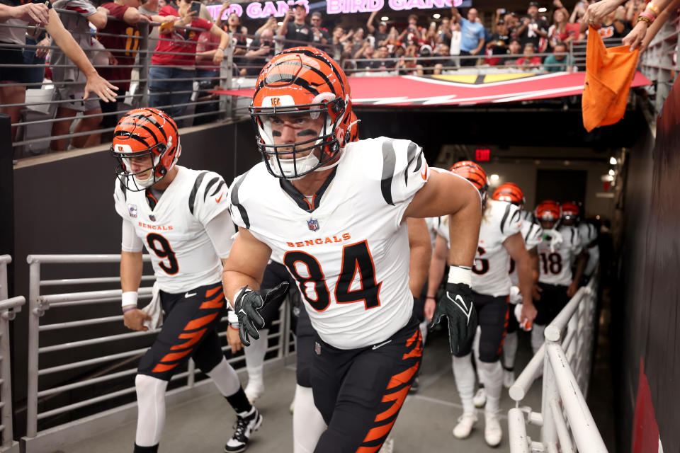 GLENDALE, ARIZONA – OCTOBER 08: Mitchell Wilcox #84 of the Cincinnati Bengals takes the field with teammates prior to the game against the Arizona Cardinals at State Farm Stadium on October 08, 2023 in Glendale, Arizona. (Photo by Christian Petersen/Getty Images)