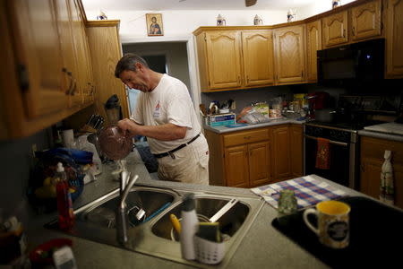 U.S. Republican presidential candidate Michael Petyo works in the kitchen while preparing baked goods to be sold to support his church in Portage, Indiana, November 12, 2015. REUTERS/Jim Young