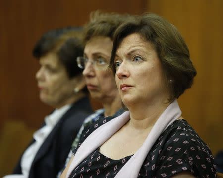 Roxanne Dube (R), Canadian Consul General to Miami and mother of Marc Wabafiyebazu, sits in court during his bail hearing at the Richard E. Gerstein Justice Building in Miami, Florida, May 27, 2015. REUTERS/Al Diaz/Pool