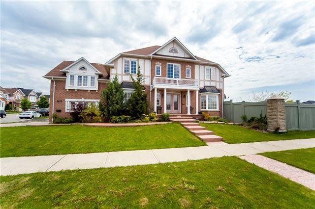 What a $1 million home in Ajax looks like