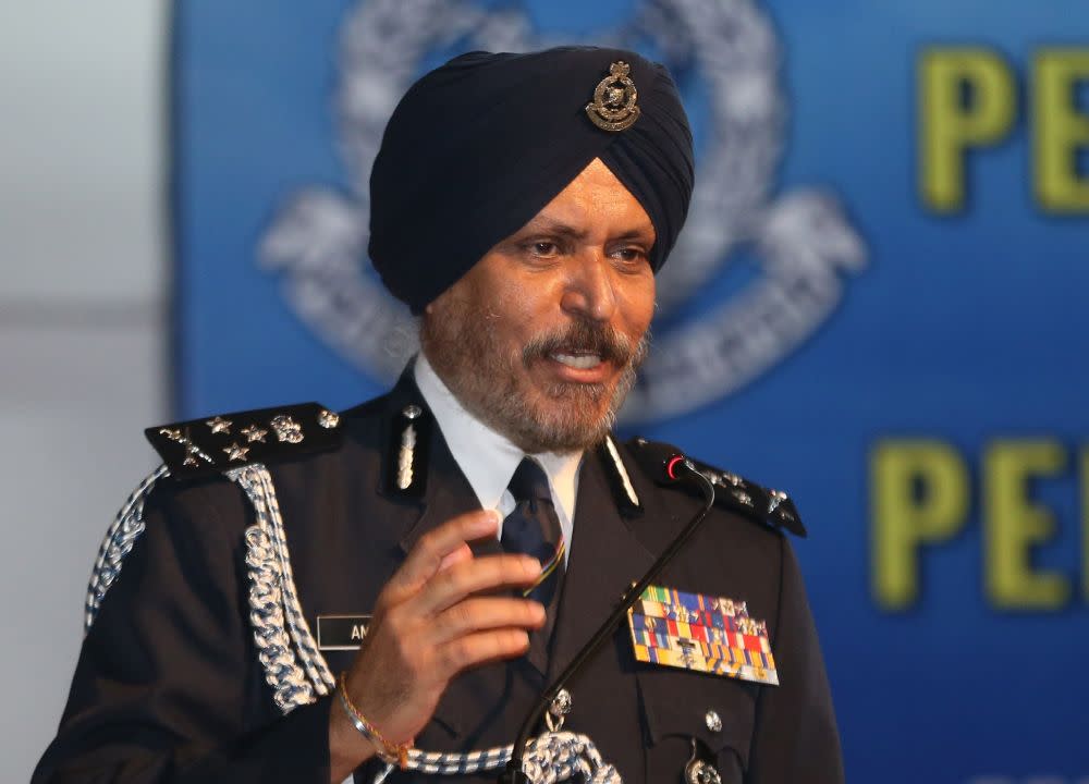 Datuk Seri Amar Singh says he has never applied for a Canadian citizenship at anytime and is staying put in Malaysia, in his home in Klang.  ― Picture by Razak Ghazali