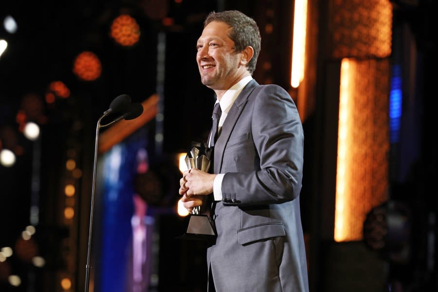 Ebon Moss-Bachrach Thanks Taylor Swift in Critics Choice Speech