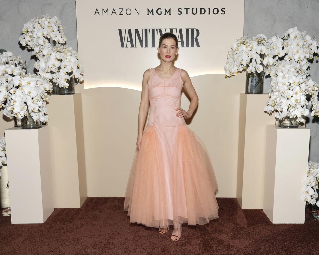 los angeles, california january 06 rosamund pike attends the vanity fair and amazon mgm studios awards season celebration at bar marmont on january 06, 2024 in los angeles, california photo by emma mcintyregetty images for vanity fair