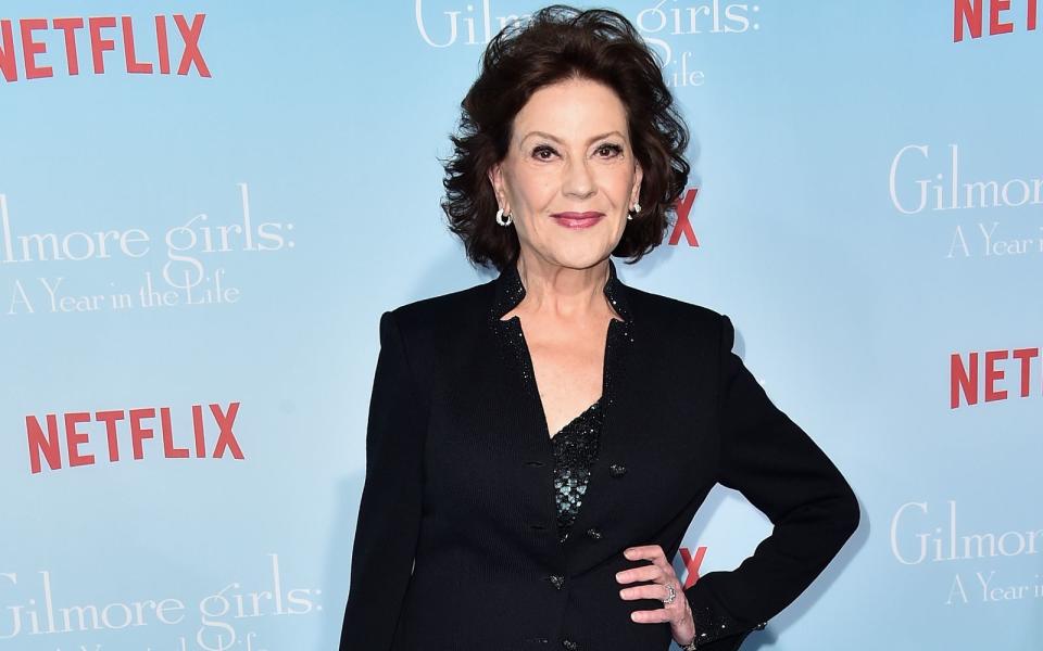 Mit ihren 78 Jahren ist Kelly Bishop eine der ältesten noch lebenden Darstellerinnen des ursprünglichen "Gilmore Girls"-Casts. Ihre Karriere begann Bishop in den 1970-ern am Broadway. Doch auch im Fernsehen und im Kino war sie immer wieder zu sehen. Zuletzt spielte sie in den Serien "New in Paradise" (2012-2013) und "Halston" (2021). (Bild: 2016 Getty Images / Alberto E. Rodriguez)