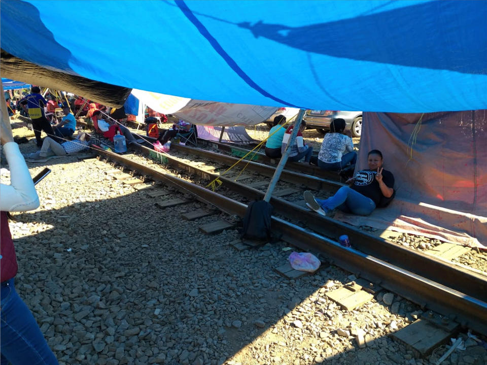 FOTOS | Caos económico en México por bloqueo de la CNTE a trenes en Michoacán