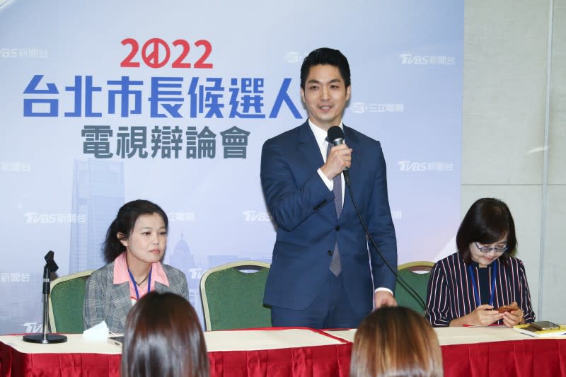 20221104-國民黨台北市長候選人蔣萬安（中）出席電視辯論會，於會後舉行記者會。（蔡親傑攝）