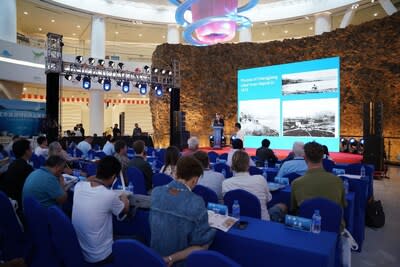 The photo shows the site of the 40th Anniversary, Discovery of Chengjiang Biota -- International Palaeontological Forum. (Source: Yunnan.cn)