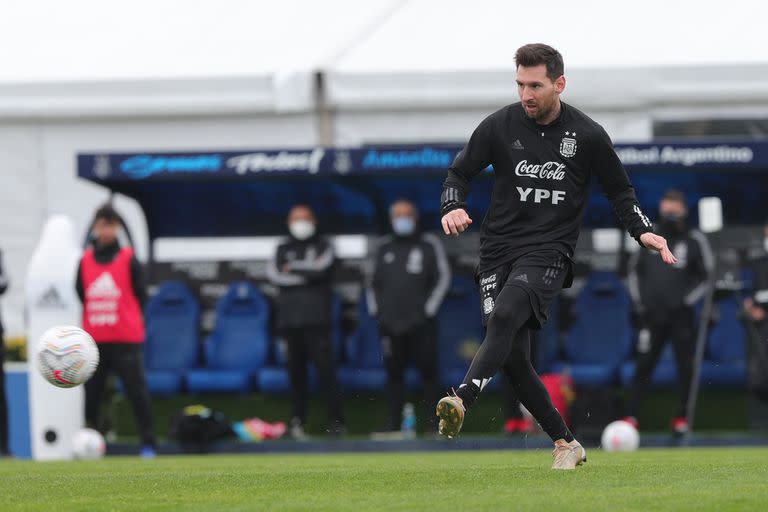 Entrenamiento de la selección argentina, este sábado: conduce Messi, como siempre.