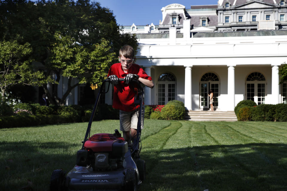 Trump surprises 11-year-old who volunteered to mow the White House lawn