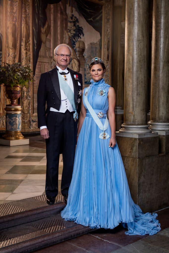 Victoria de Suecia, look de gala con vestido y tiara