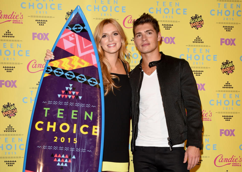 Bella Thorne and Gregg Sulkin at theTeen Choice Awards 2015. (Photo: Jason Merritt/Getty Images)