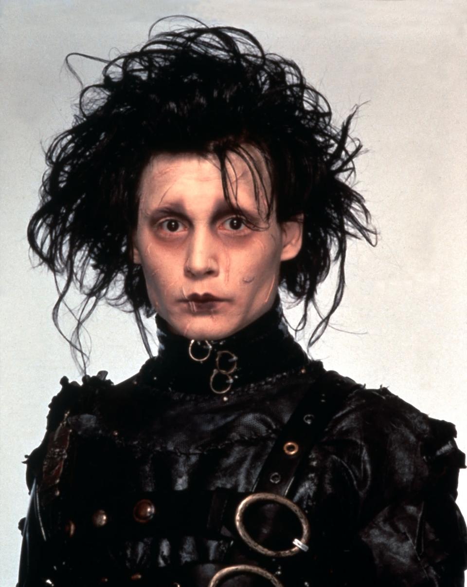 Johnny Depp’s teased and crazy hair in “Edward Scissorhands” lends itself perfectly to his role as a man created in a laboratory. Johnny Depp’s hair and makeup ended up earning the movie an Oscar nomination for Best Makeup in 1991.