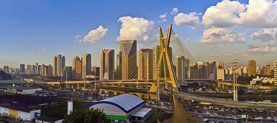 <strong>8e - Sao Paulo (Brésil)</strong>. La ville la plus peuplée du deuxième pays au monde le plus touché par l’épidémie de Covid-19 suffoque. Ses habitants passent plus de 100 minutes par jour dans les transports pour aller travailler et constatent que l’écart de revenus entre les riches et les pauvres n’arrête pas de se creuser. En plus de gérer la crise sanitaire, ils doivent faire face à une nouvelle menace de pénurie d’eau, liée à la sécheresse. ©<em>Getty Images</em>