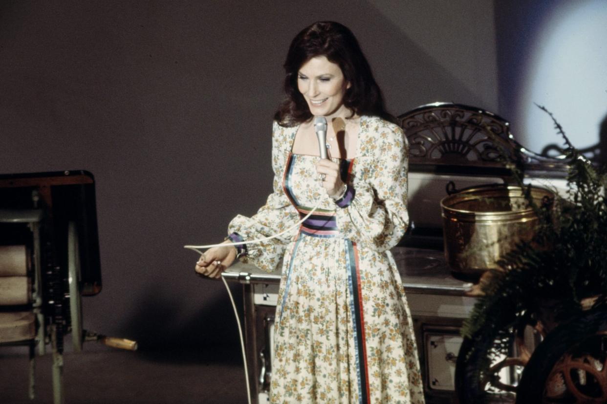 Loretta Lynn Appearing On 'The 1975 Academy Of Country Music Awards'