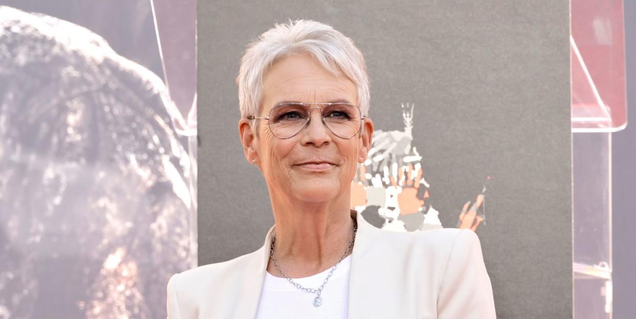 jamie lee curtis hand and footprint in cement ceremony at tcl chinese theatre