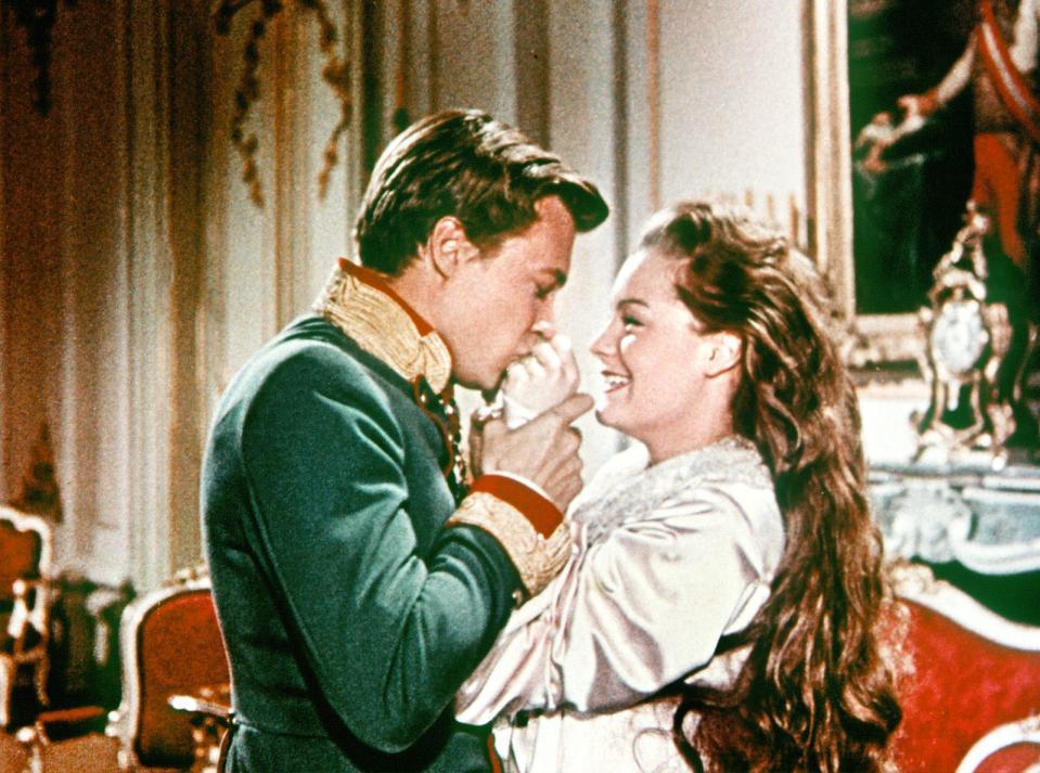 Die "Sissi"-Trilogie mit Karlheinz Böhm und Romy Schneider ist für viele Fans ein Muss zu Weihnachten. (Bild: ARD Degeto)