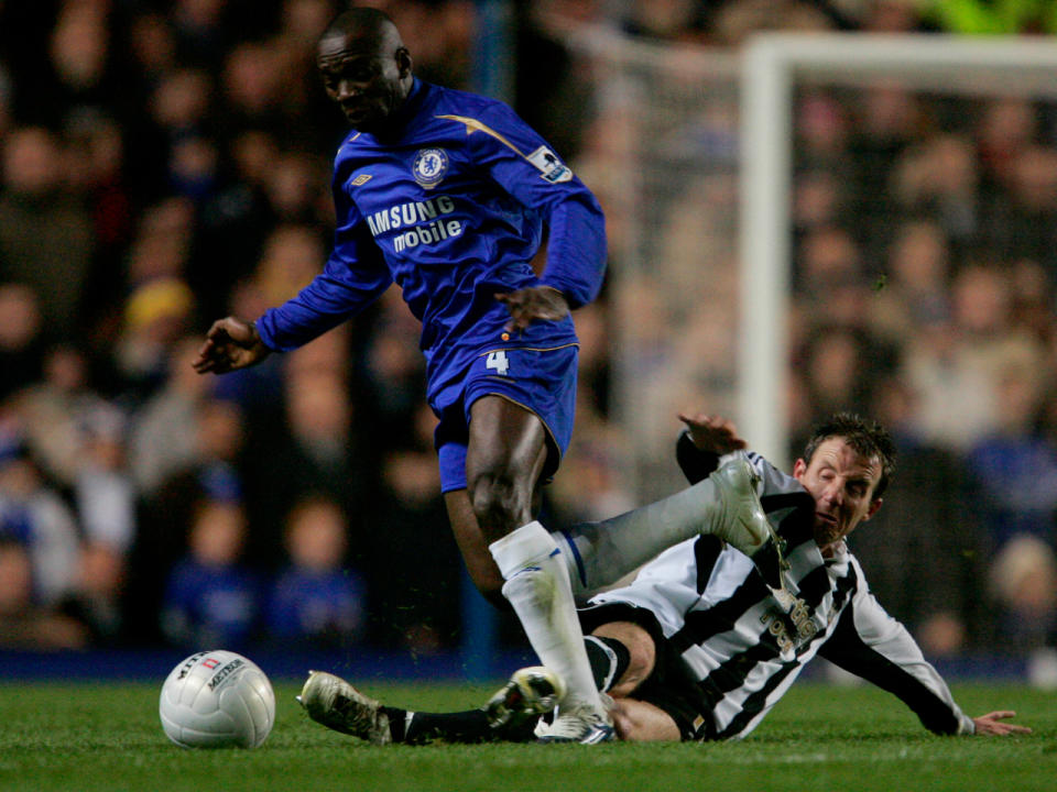 In der englischen Premier League explodieren die Ablösesummen seit geraumer Zeit. Doch was würden Klubs wie der FC Chelsea heute für den früheren Star Claude Makélélé auf den Tisch legen? Während sein Transfer in der Saison 2003/04 noch mit 20 Millionen Euro zu Buche schlug, wären es dieses Jahr 86,3 Millionen Euro. (Bild-Copyright: Matt Dunham/AP Photo)