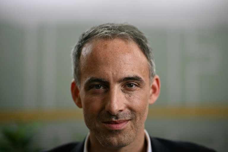La tête de liste PS-Place Publique pour les élections européennes, l'eurodéputé Raphael Glucksmann, le 1er mai 2024 à Villeurbanne (OLIVIER CHASSIGNOLE)