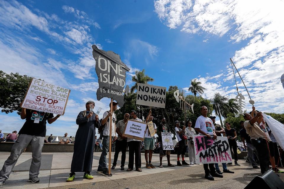 Penang fishermen hold placards as they protest against the proposed Penang South Reclamation project at the Esplanade November 4, 2019. — Picture by Sayuti Zainudin