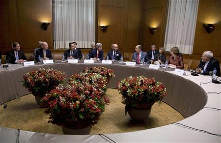 (L-R) Germany's Foreign Minister Guido Westerwelle, British Foreign Secretary William Hague, Chinese Foreign Minister Wang Yi, U.S. Secretary of State John Kerry, French Foreign Minister Laurent Fabius, Russia's Foreign Minister Sergei Lavrov, EU foreign policy chief Catherine Ashton and Iranian Foreign Minister Mohammad Javad Zarif gather at the United Nations Palais in Geneva November 24, 2013. REUTERS/Carolyn Kaster/Pool