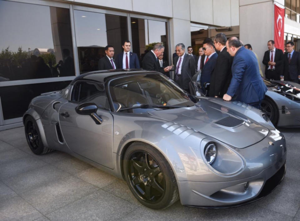 Prime Minister Tun Dr Mahathir Mohamad looks at the Onuk S56/G at the Sabiha Gocken Airport Istanbul, July 27, 2019. — Bernama pic