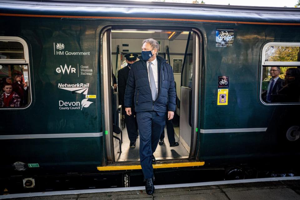 Grant Shapps alights at Oakhampton (Ben Birchall/PA) (PA Wire)