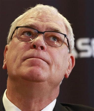 Phil Jackson looks up during a news conference announcing him as the team president of the New York Knicks basketball team at Madison Square Garden in New York March 18, 2014. REUTERS/Shannon Stapleton