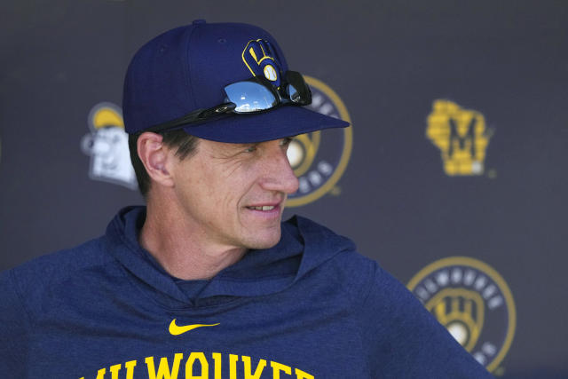 Brewers letting Craig Counsell figure out his future