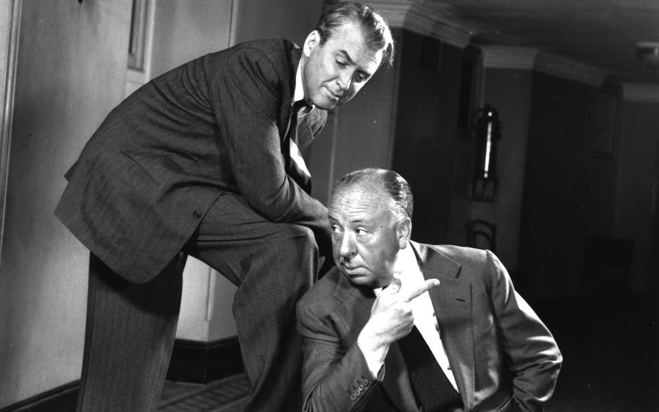 Alfred Hitchcocks (rechts) Thriller "Vertigo" zeigte James Stewart 1958 als Polizisten mit Höhenangst. (Bild: Getty Images / Baron / Hulton Archive)